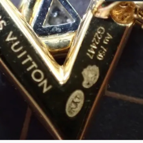 Louis Vuitton LV Volt 750 Gold and Diamond One Pendant Necklace - Picture 9 of 11